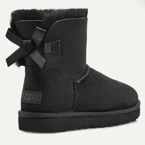 UGG Mini Bailey Bow Black Sheepskin Boots size 7